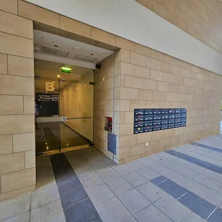 Rocha Prime Center Garage Flat