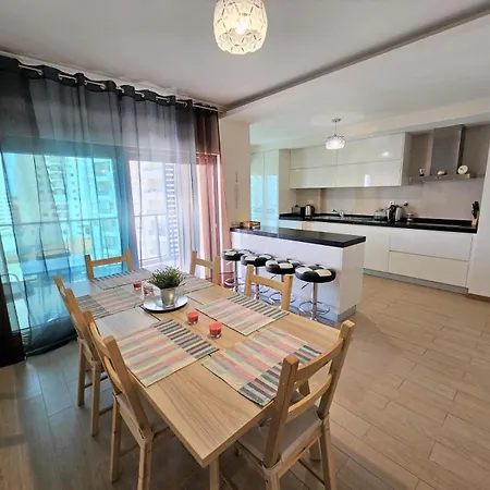 Daire Rocha Prime Center Garage Flat