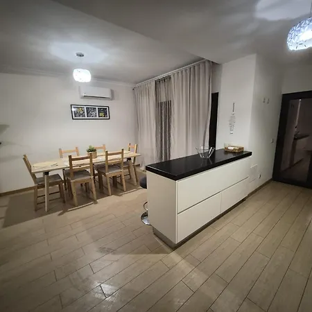 Rocha Prime Center Garage Flat * Портіман