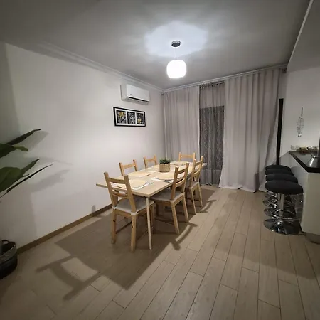 Rocha Prime Center Garage Flat * Portimao