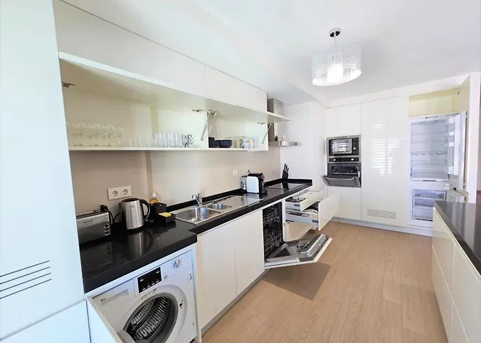 Rocha Prime Center Garage Flat Портіман