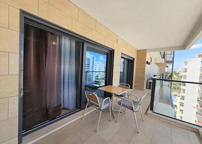 Rocha Prime Center Garage Flat Портіман