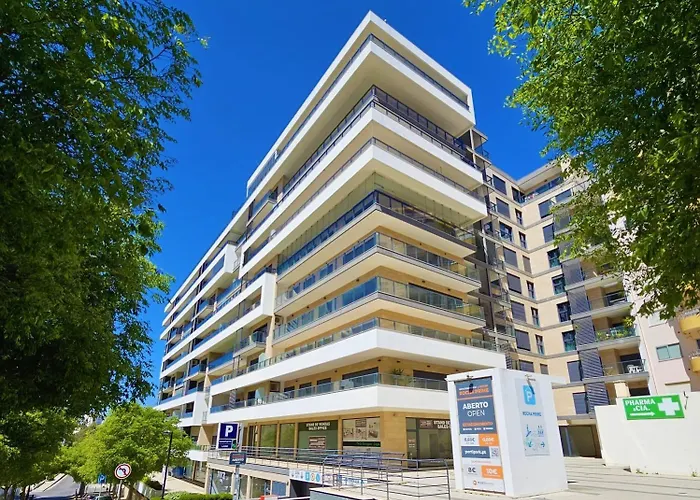 Rocha Prime Center Garage Flat * Портіман