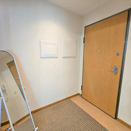 Rocha Prime Center Garage Flat