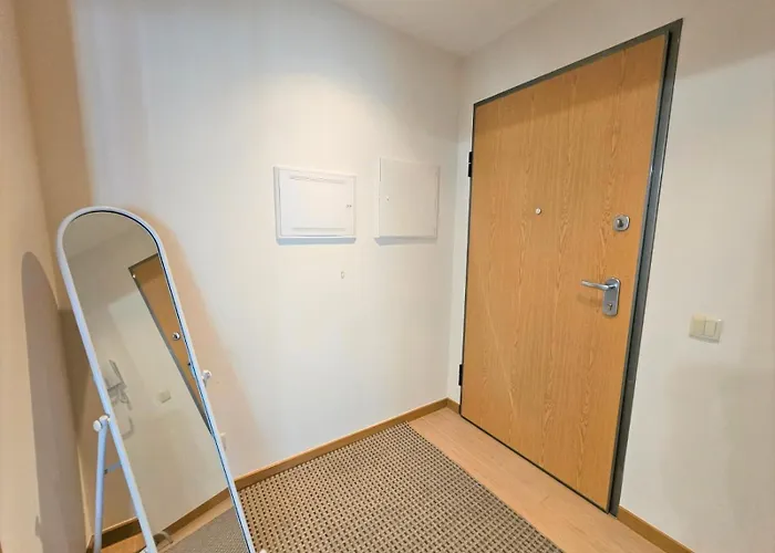 Rocha Prime Center Garage Flat